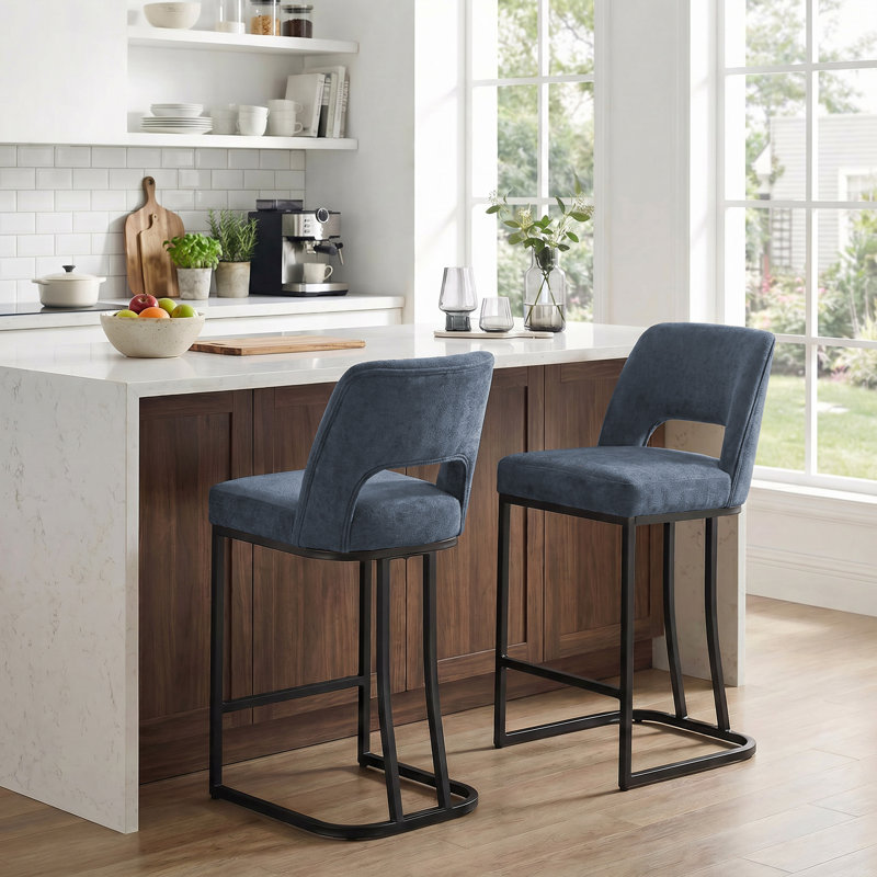 Ensemble de 4 tabourets de bar modernes à hauteur de comptoir en chenille avec dossier ouvert et base en métal noir mat pour îlot de cuisine, salle à manger