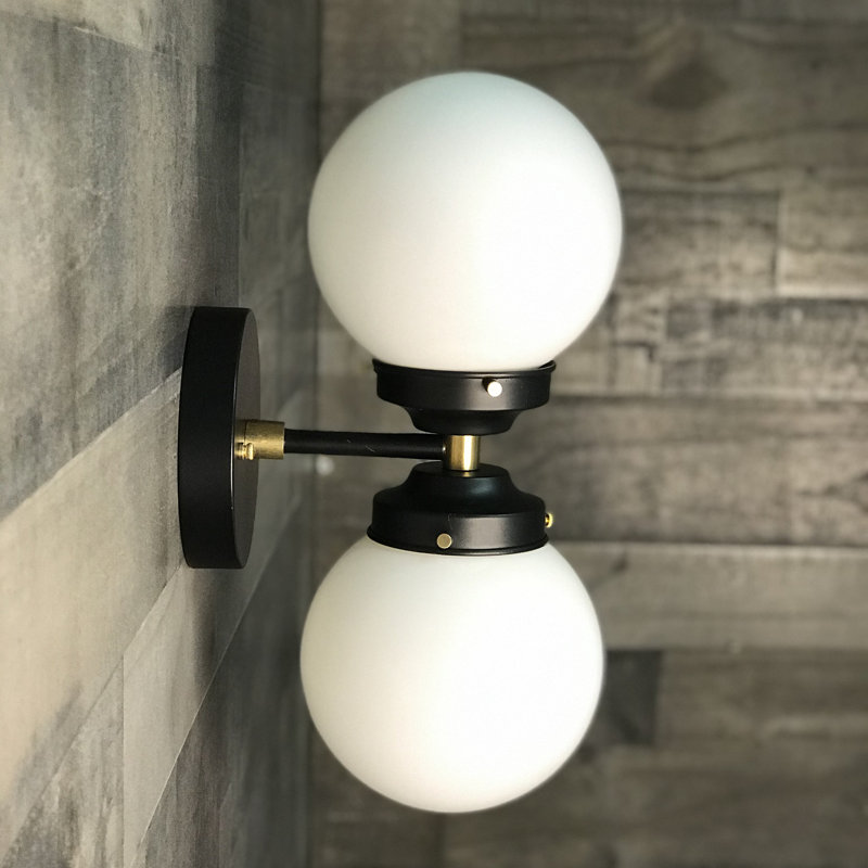 Rada Armed Sconce, White, Brass Black