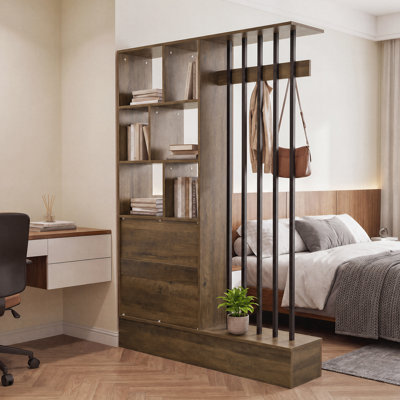 Cloison de séparation autoportante en bois brun de 180 cm (70,9 po) avec 5 étagères, armoire de rangement et porte-manteau.
