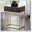 Table d'appoint de style contemporain avec structure en métal, tiroirs dissimulés, pieds en acier doré et finition noyer pour une vie moderne