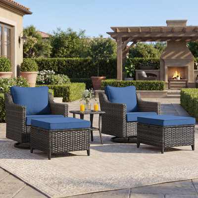 Chaises berçantes pivotantes d'extérieur en osier avec repose-pieds et table d'appoint 5 pièces Arlene