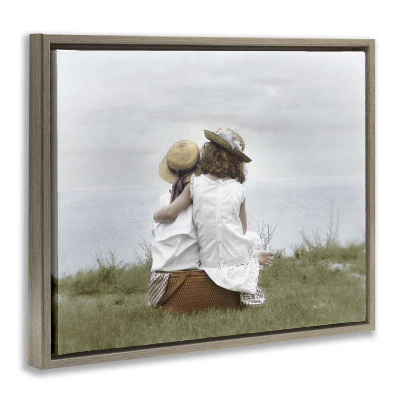 Cadre flottant Friends by The Ocean, design par Kendra Dew, H 25 po x l 31 po, Montalcino orme flottant encadré