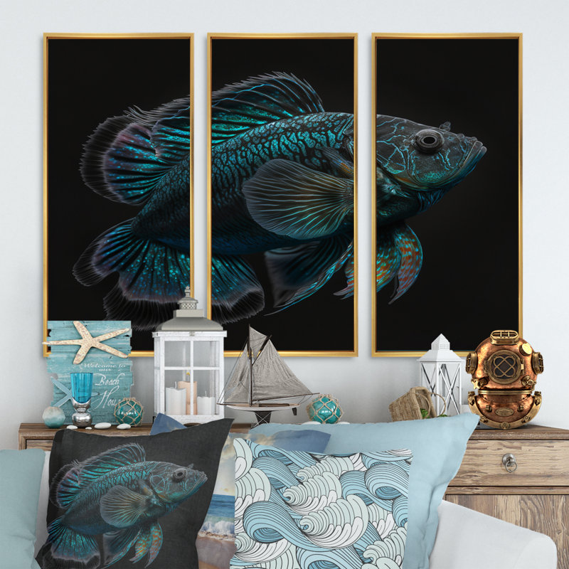 Mystérieux poisson bleu tropical dans des tons de bleu III, H 28 po x l 36 po x P 1 po, Toile avec cadre doré