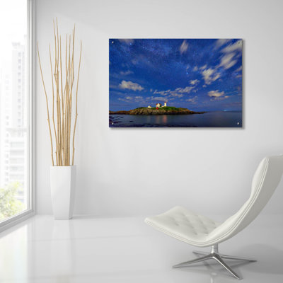 Art mural en verre Latitude Run® «The Nubble Under The Stars» par Rick Berk
