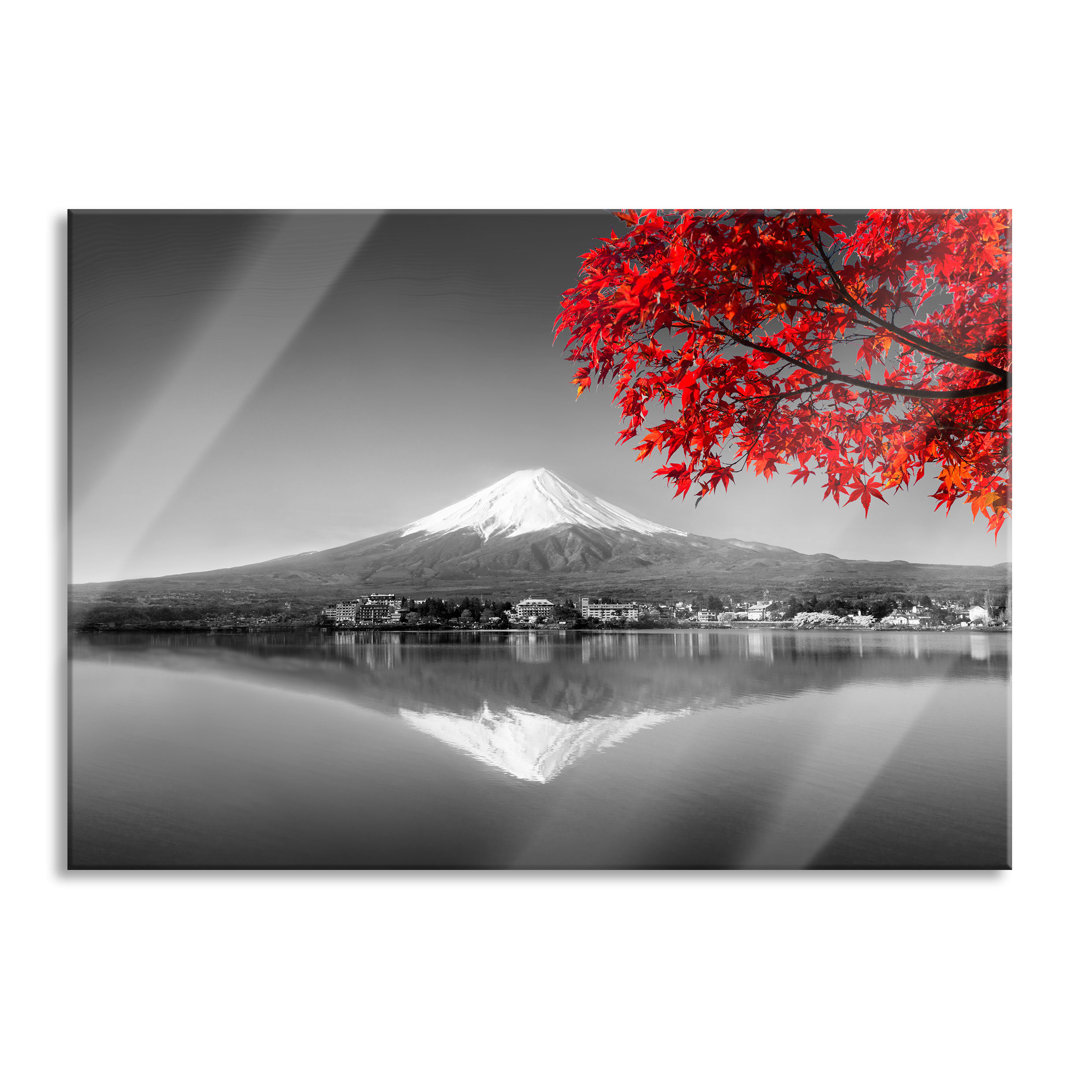 Glasbild Berg Fujiyama mit Herbstlich rotem Baum B&W Detail