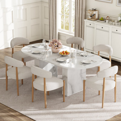 Ensemble de table de salle à manger ovale en bois aggloméré 62,99 po avec chaises en tissu 4/6 rembourrées, bois d'hévéa de style campagne moderne, résistant aux égratignures pour la cuisine