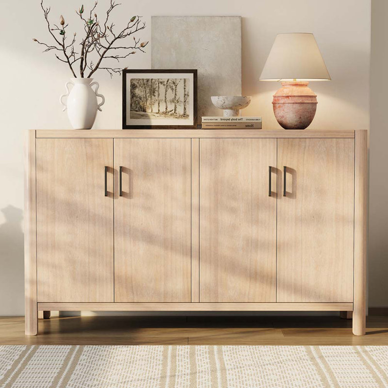 Armoire 4 portes de style campagnard Mirod avec finition patinée naturelle, un accent rustique pour les vestibules ou les petits espaces