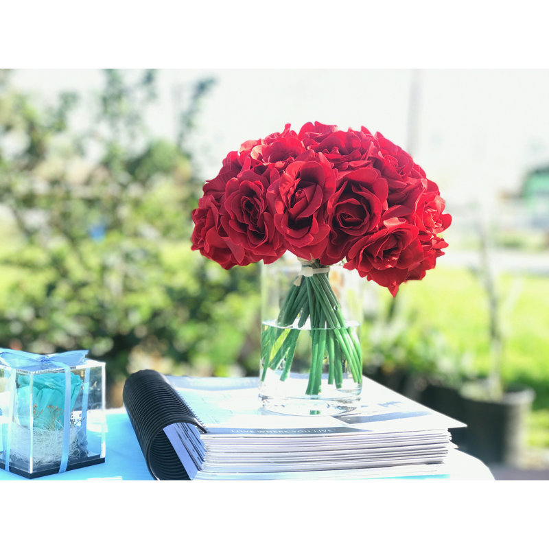 Arrangement floral roses en vase, Rouge