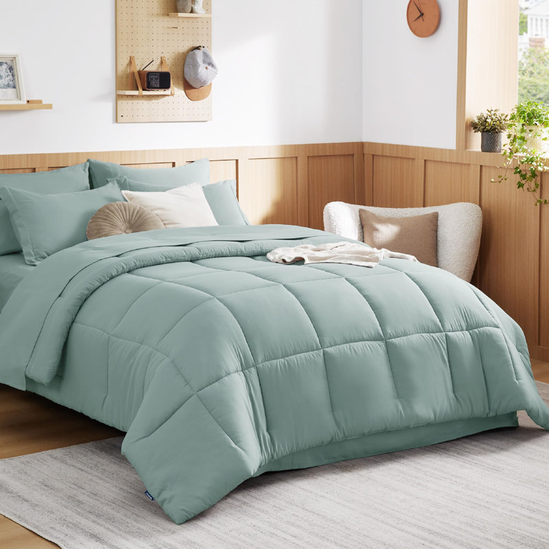 Bedsure Quilted Design Comforter Set, Twin Comforter + 4 Additional Pieces, Sage Green