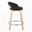 Tabouret de bar pivotant à hauteur fixe en bois naturel et velours noir avec repose-pieds ronds en métal chromé, lot de 2-134824064