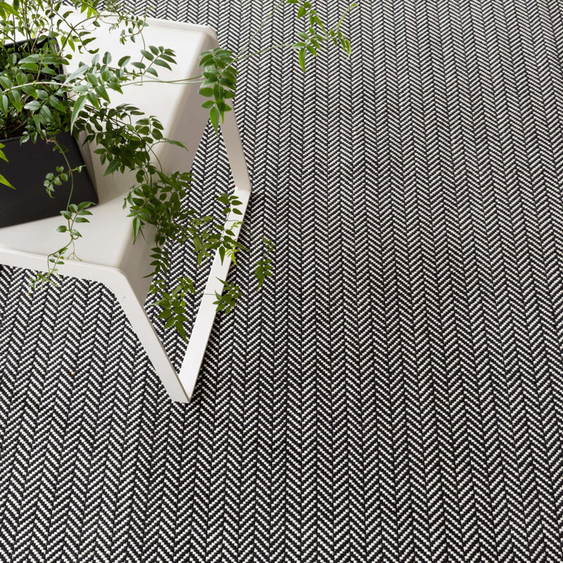 Herringbone Pearl Handwoven Indoor/Outdoor Rug, Rectangle 7'6" x 9'6", Black/Ivory