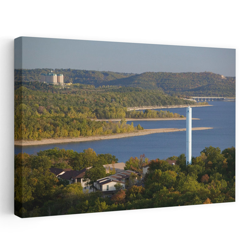 Vue en plongée d'un château sur le lac, hôtel Lake Taneycomo, Branson, Missouri, États-Unis, H 16 po x l 24 po
