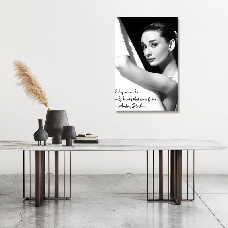«Audrey Hepburn» sur, H 36 po x l 24 po