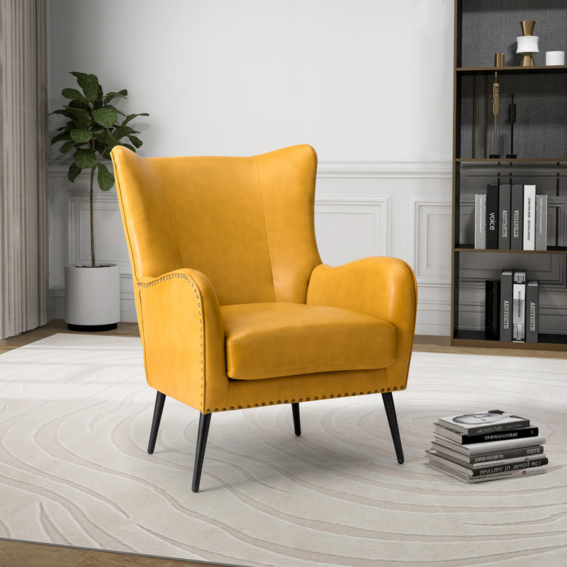 Fauteuil à oreilles en similicuir avec garniture cloutée 30 po Ebbert, Similicuir jaune