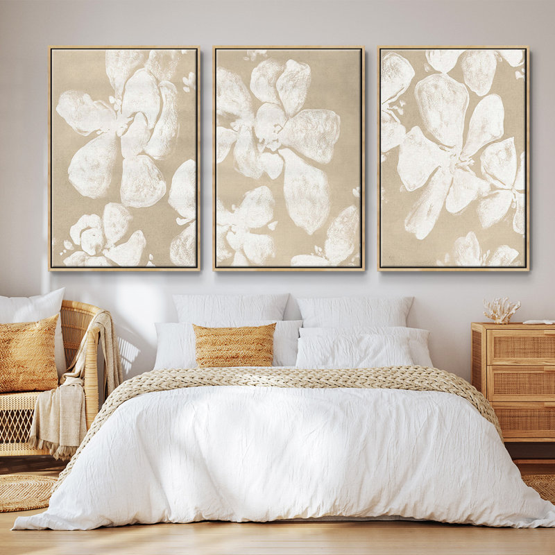 Ghost Petal I, ensemble de 3 toiles encadrées sur toile, H 36 po x l 72 po, Argent