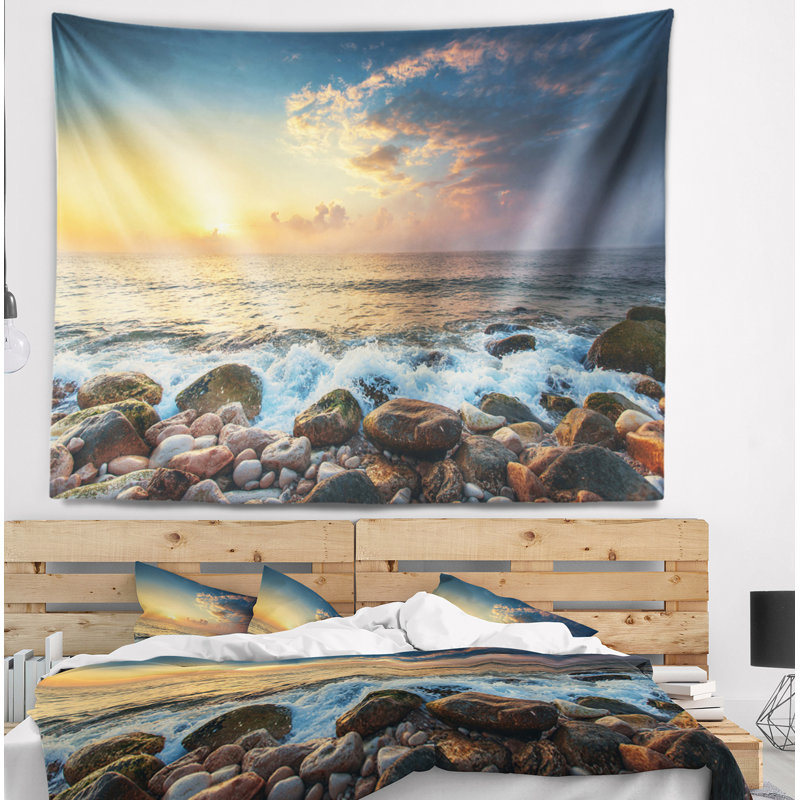 Lever de mer et vagues brillantes dans la tapisserie de la mer, H 68 po x l 80 po