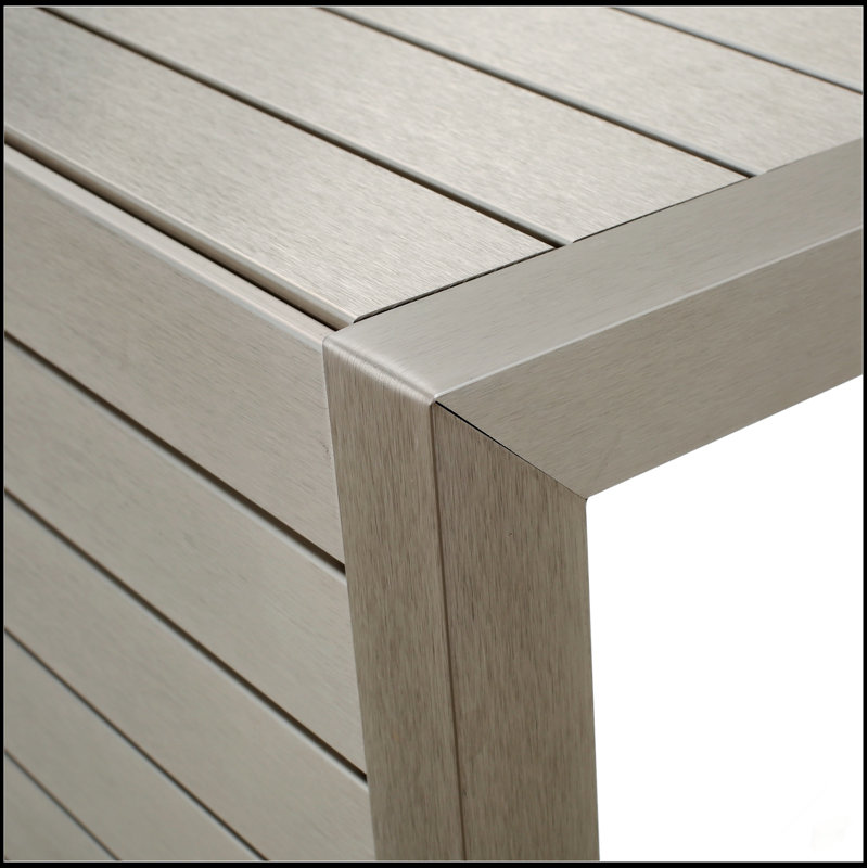 Table d'appoint d'extérieur en forme de C avec structure en aluminium durable et conception polyvalente pour un maximum de commodité et de style