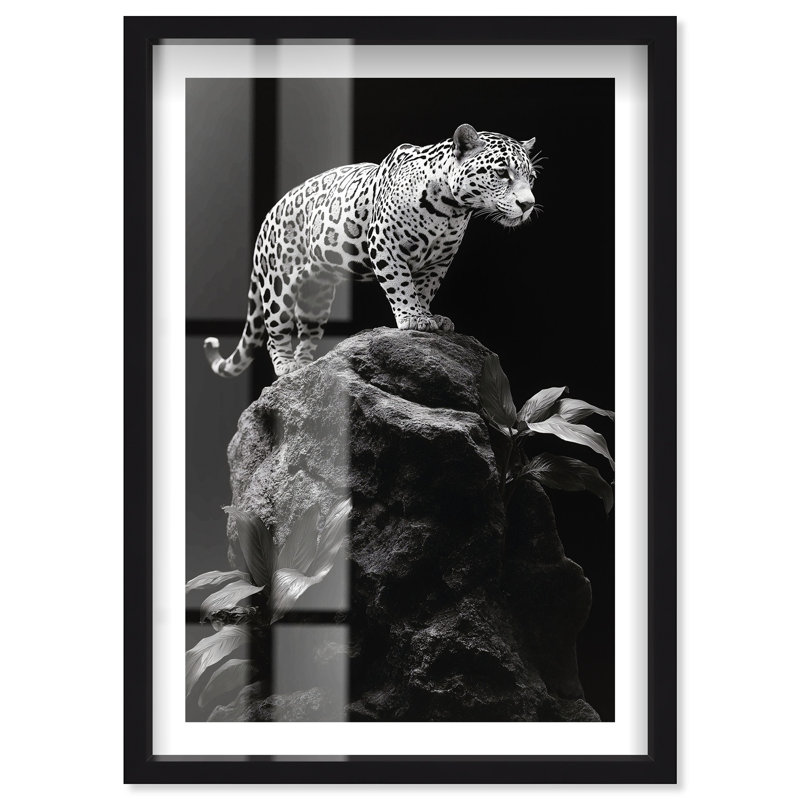 «Phantom Feline I Shadowbox» par Notoriart, H 31 po x l 21 po, Noir