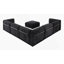 Canapé modulaire en tissu 6 places, comprenant un module d'angle et plusieurs sièges indépendants, jumelé avec des repose-pieds carrés du même matériau.-1005049093