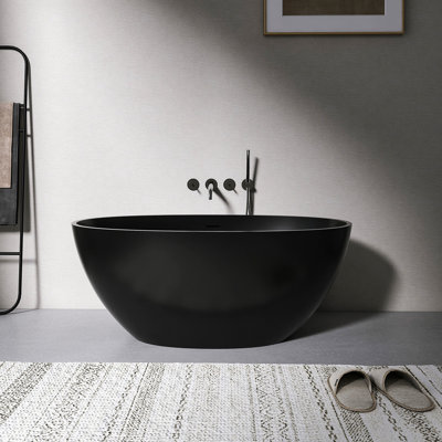 Baignoire de trempage autoportante une pièce à surface solide de 55 po en forme de baignoire ovale noir mat avec drain central pour petites et moyennes salles de bain