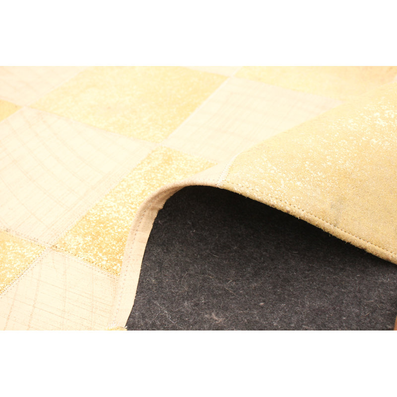 Tapis de surface dorée/foncée 5 pi x 7 pi 10 po one-of-kind Pyburn