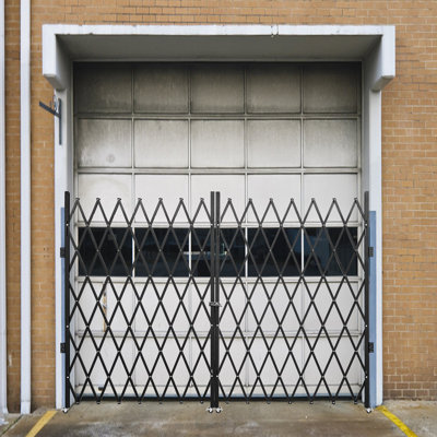 Double barrière de sécurité pliante, barrière de porte pliante H 5,1 pi x l 10,2 po, barrière de sécurité en acier accordéon, barrière de sécurité extensible flexible, barrière de barricade roulante à 360 °, barrière à ciseaux ou porte avec clés