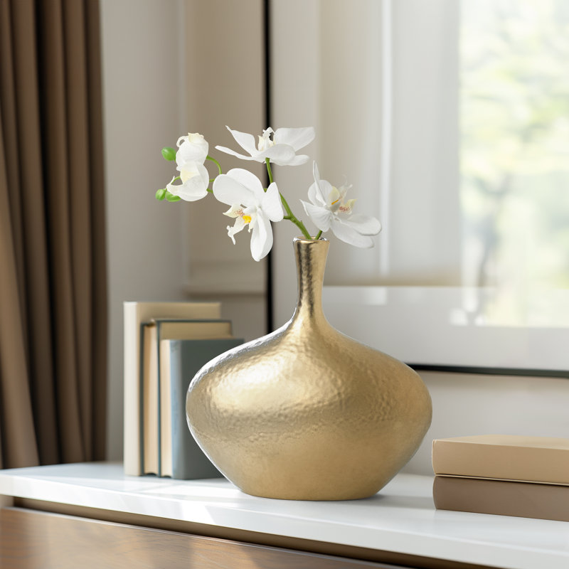 Vase décoratif en céramique or satiné 8 "Kuba, H 8,25 po x l 8 po x P 4,25 po, Doré