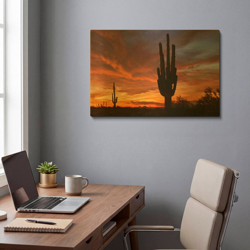 «Mesa Saguaro Sunset 5078» par Mike Jones, art mural en métal doré, 24 po x 16 po, 24 po x 16 po