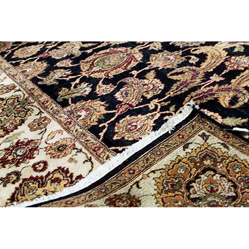 Tapis noir et crème noué à la main de haute qualité