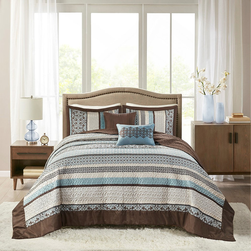 Très grand / très grand californien L'ensemble de courtepointe réversible en jacquard avec coussins décoratifs, parfait pour les lits, rehausse l'élégance et le confort de la chambre à coucher.