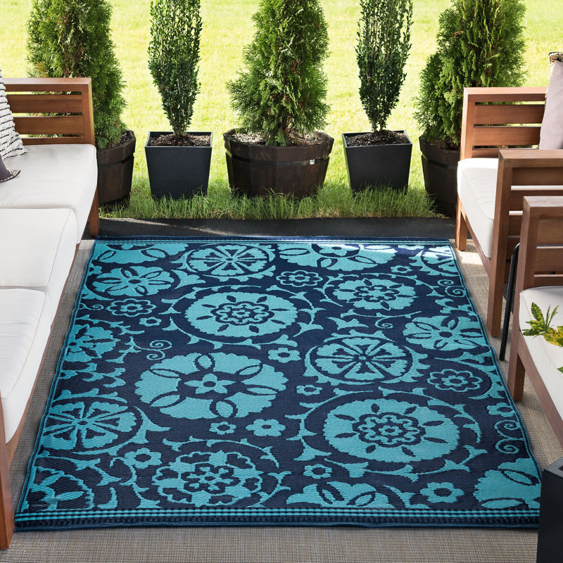 Tapis bleu marine intérieur / extérieur Ufomba, Rectangle 8 pi 10 po x 11 pi 10 po