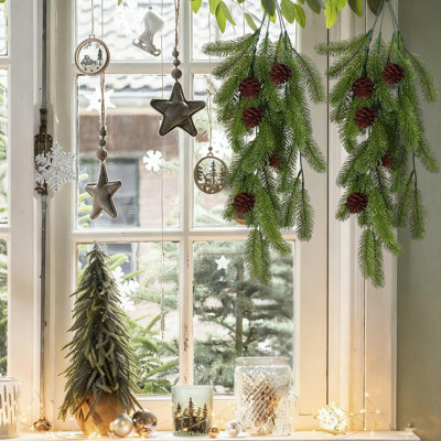 Paquet de 2 guirlande de guirlandes de Noël, verdure de pin rustique avec pommes de pin suspendues, guirlande de guirlande, pour le manteau de porte d'entrée intérieur / extérieur (vert)