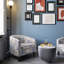 Fauteuil demi-tonneau, fauteuil avec garniture cloutée dorée Anschultz