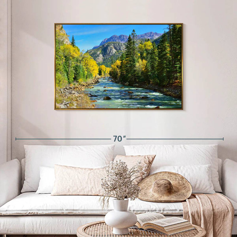 Montagne avec rivière, Cadre flottant doré, 43 po x 29 po