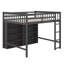 Lit mezzanine double avec tablettes de rangement ouvertes et échelle-192397036