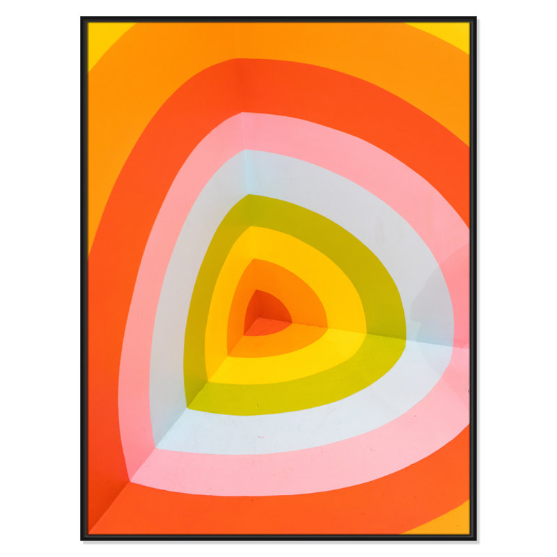 Imprimé Sherbet Bullseye par Jason Leung, H 49,5 po x l 37,5 po x P 2 po, Cadre flottant noir, Pas de tapis