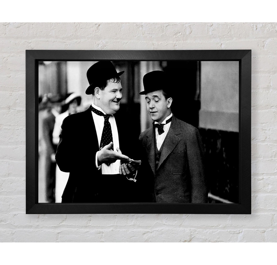 Laurel und Hardy Geld Gerahmter Druck