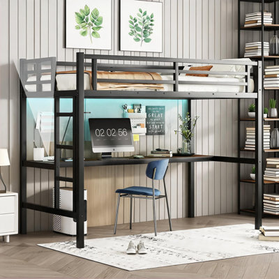 Structure de lit mezzanine simple en métal noir profond avec bureau intégré pour dormir et étudier dans une petite chambre