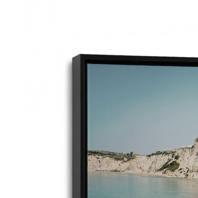 Impression sur toile White Cliff Whispers, dans un cadre en érable américain, 32 po x 48 po, Cadre flottant noir satiné