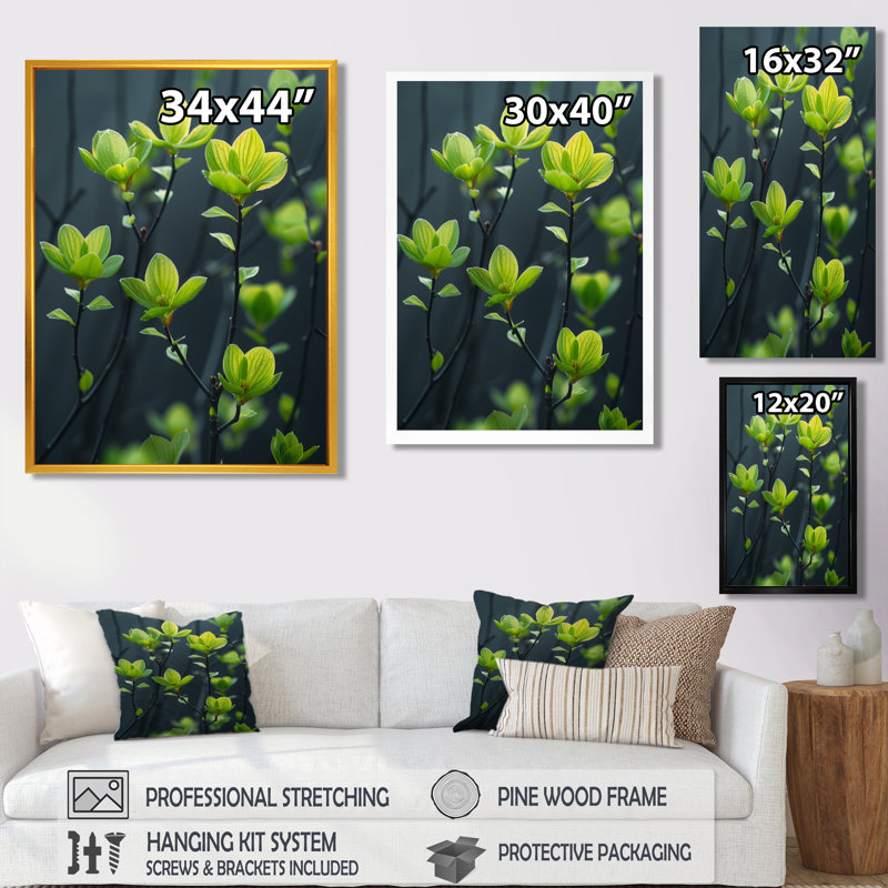 Fougère verte et noire «Meadow», Toile argentée avec cadre flottant, H 40 po x l 30 po x P 1,5 po