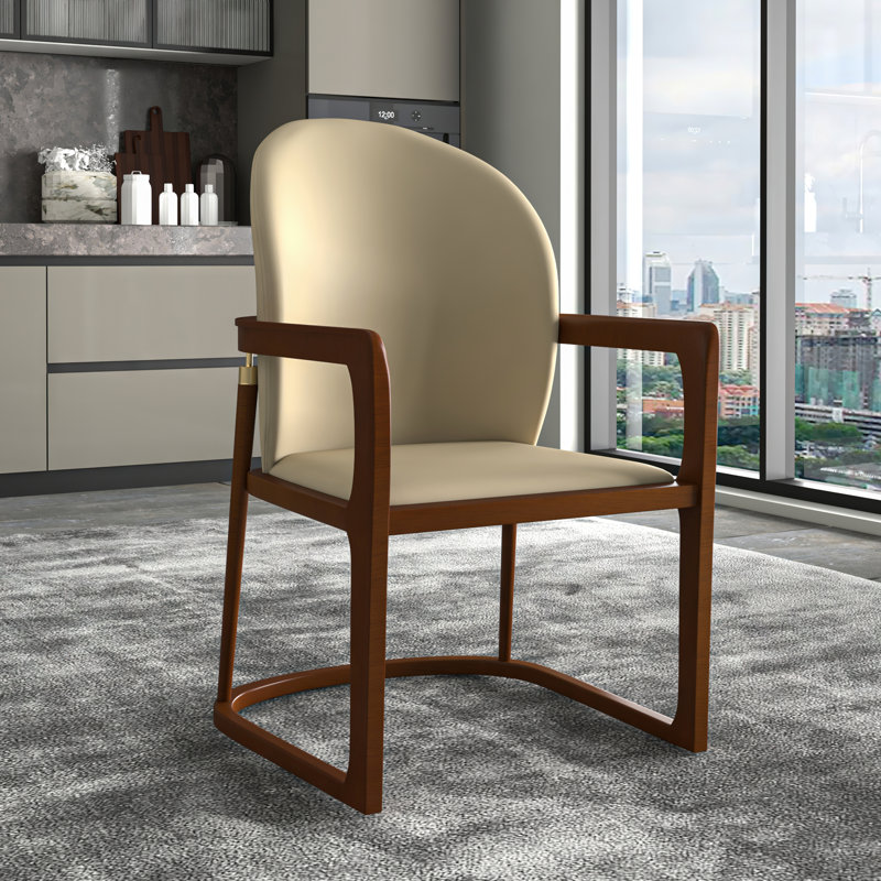 Chaise de salle à manger en cuir avec accoudoirs et dossier courbé Colombo, Taupe