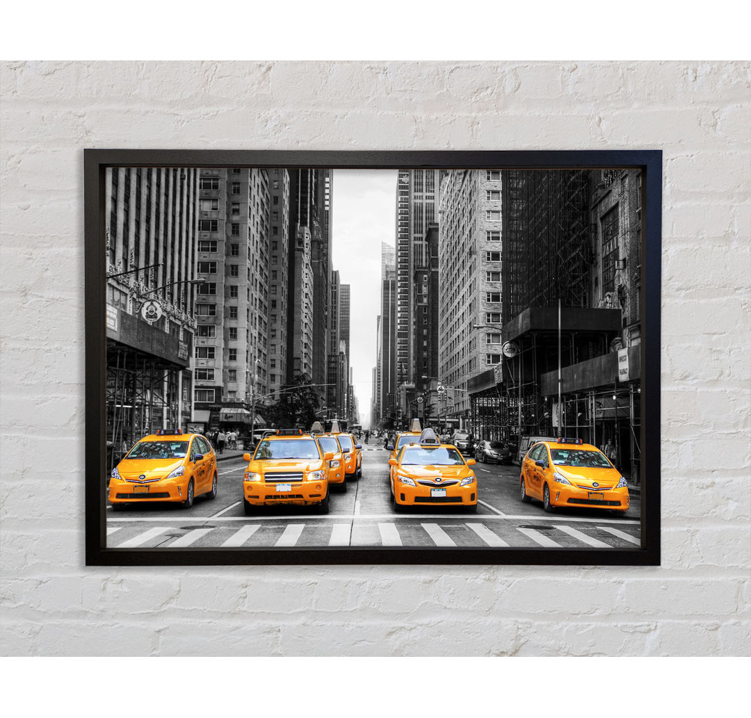 Yellow Cab Line Up Streets - Einzelbildrahmen Kunstdrucke auf Leinwand