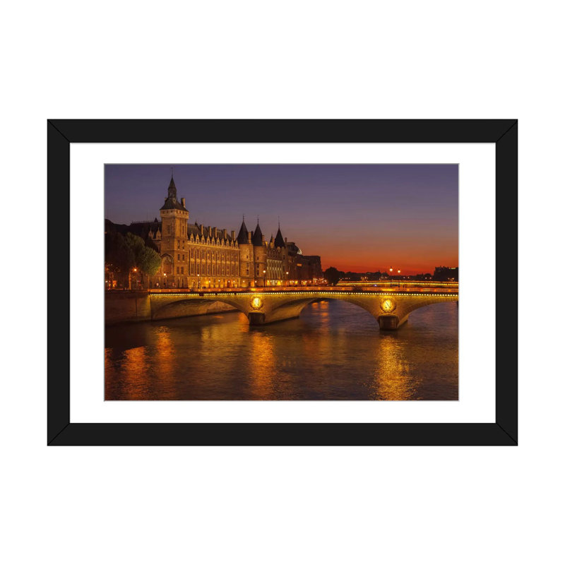 «La Conciergerie» par Sergio Lanza, impression sur toile tendue, H 16 po x l 24 po x P 1 po, Papier d'art encadré noir, Blanc
