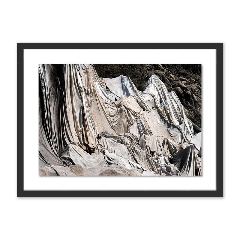 « derrière the cold voile i » par michael schauer-cadre photo, impression sur papier, H 18 po x l 24 po x P 1,5 po, Noir