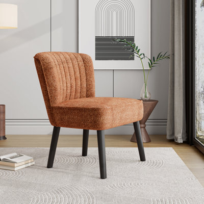 Chaise compacte brune: facile à nettoyer, fabrication en bois, mousse confortable, conception élégante à dossier en Manche, pieds 100% doux, siège en mousse