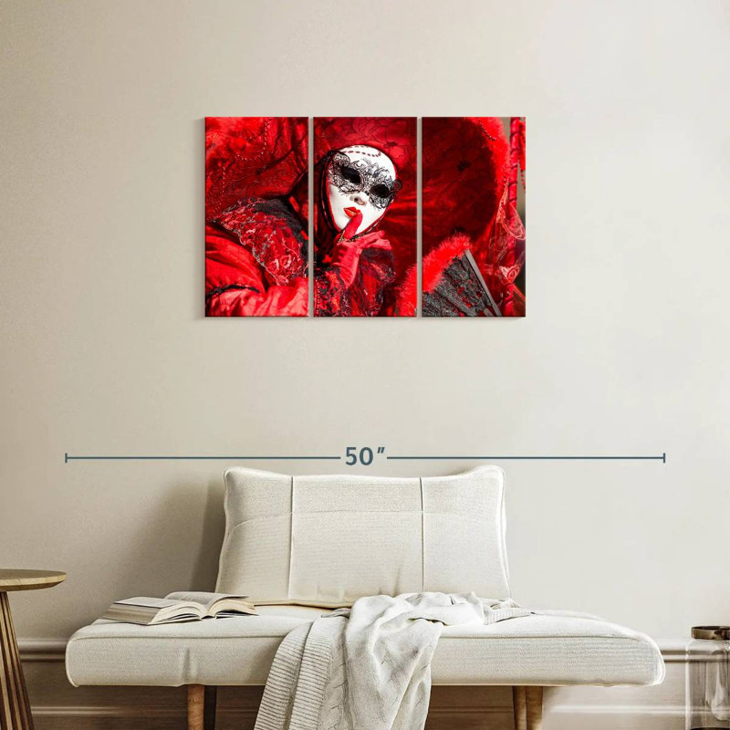 Déguisement de carnaval rouge, H 20 po x l 33 po