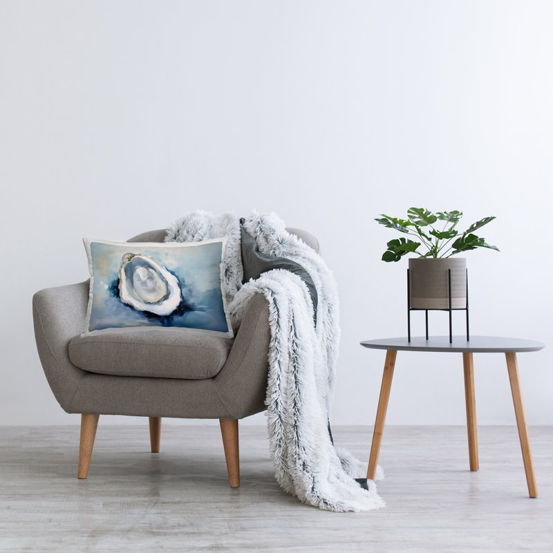 Design de coussin décoratif traditionnel avec vue de mollusque par Petal Prints Design