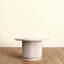 Table basse ronde à piédestal en bois de manguier avec base nervurée-1053003734