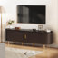 Meuble télé Mid-Century avec prise de courant | Convient aux téléviseurs, portes coulissantes et tablettes réglables-416225950-406768906