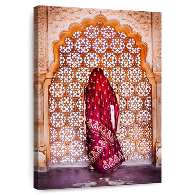 Femme indienne à la fenêtre